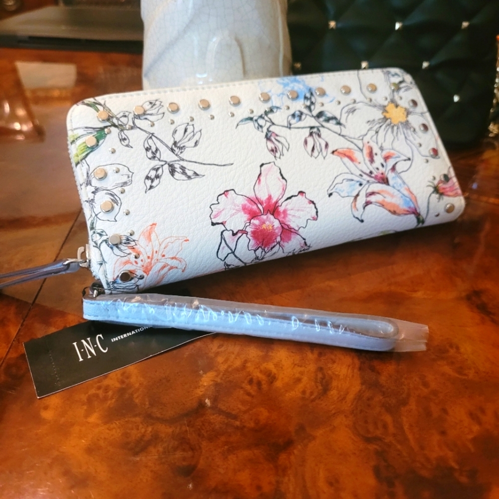 Hazell Zip Around Wristlet